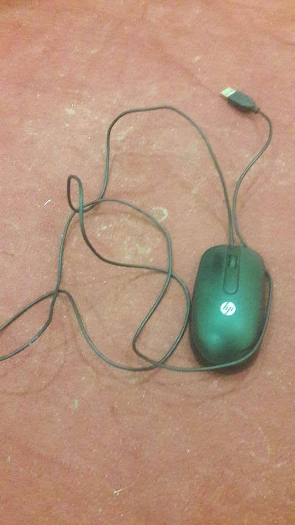 HP Computer With CPU And Mouse. 9