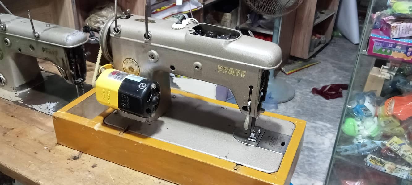 pfaff automatic machin   model 230 ffot sale onlonly head choti modrr 3