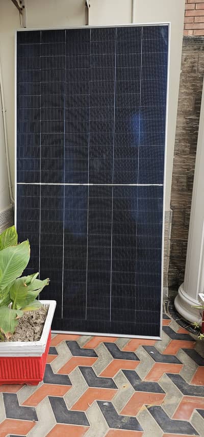 570w solar panel