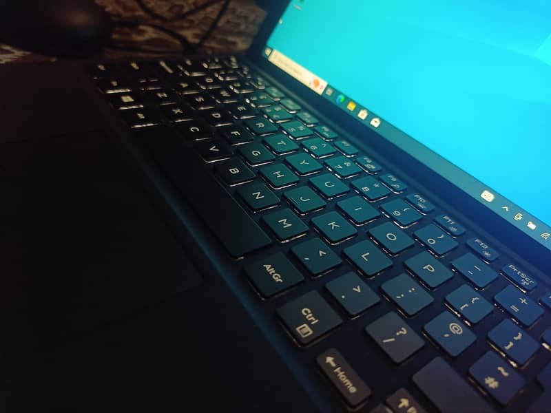 Dell Core i5 7th generation touch and type new he blkl zero 6