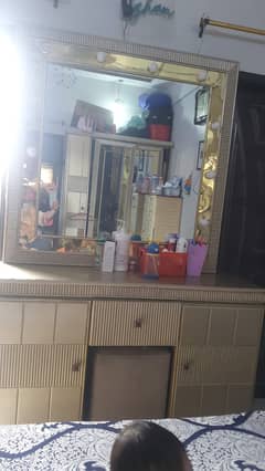 Bed set 3piece with out mattress  10 out 10 condition