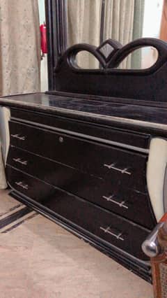 Woden dressing table with three drawers