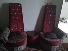 maroon coffee chair with table