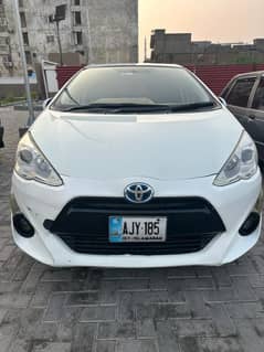 Toyota Aqua G pearl white