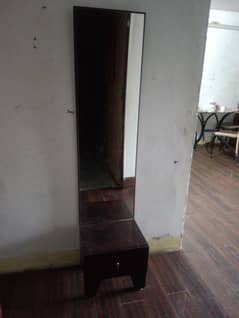 mini dressing table