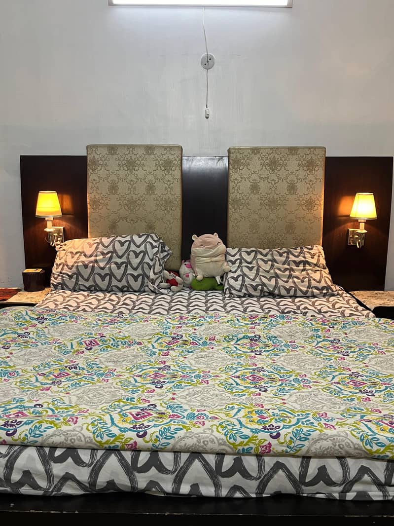 bed set with side tables and dressing Table 0