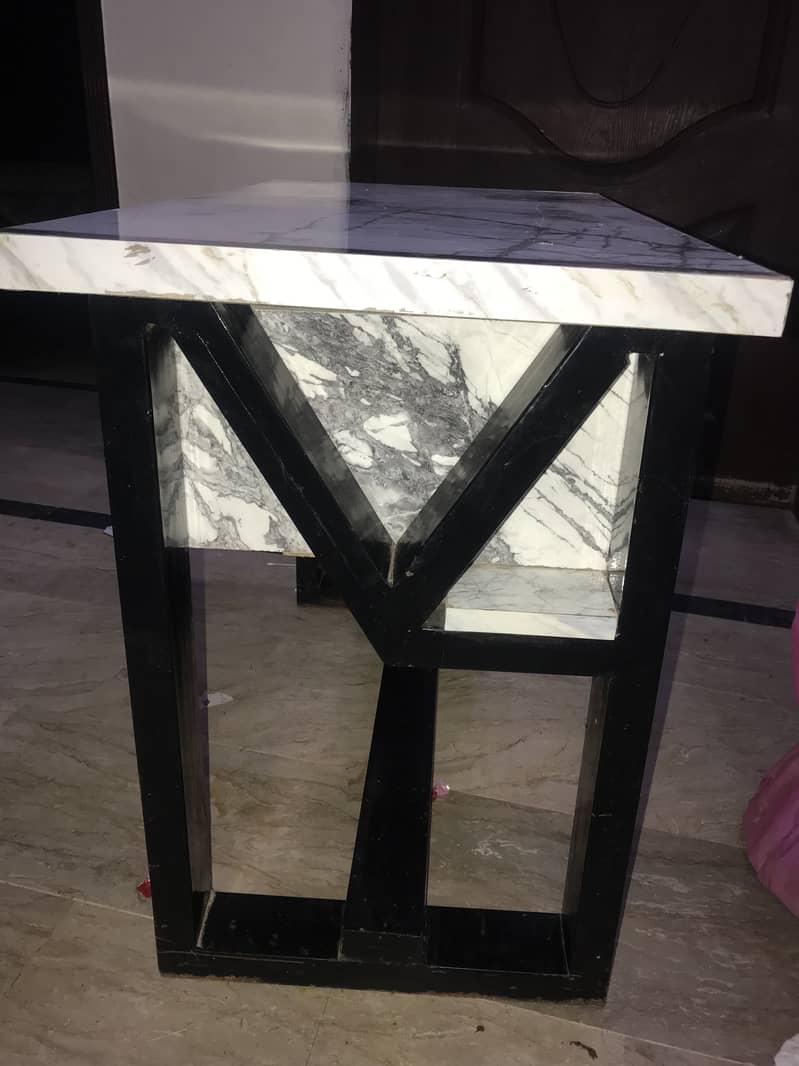 I want to sell my computer table 2