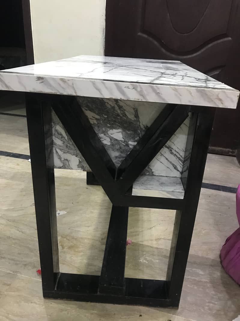 I want to sell my computer table 5