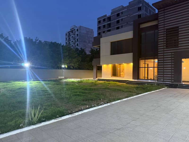 The One And Only 2064 Sq yard Villa At P3 With Key ready To Move 2