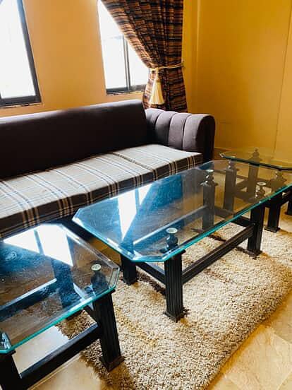 Drawing room table with side tables 5