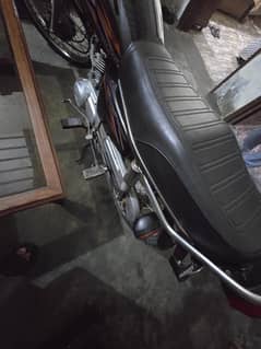 ONE HAND USED HONDA CG 125 BLACK COLOUR NO ANY MAJOR MAINTENANCE .