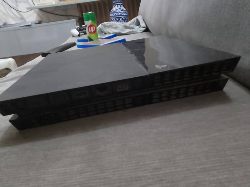 PS4 jailbreak with 3 controller. contact only Whatsapp 03188177537 1