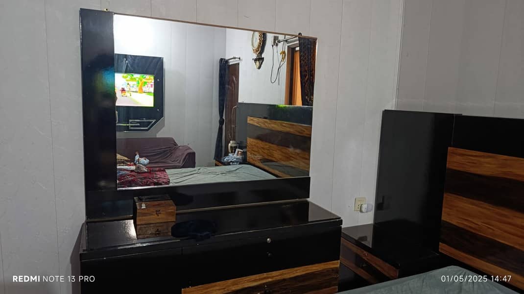 dressing table with mirror 1