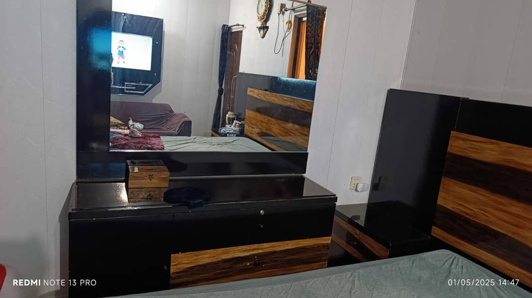 dressing table with mirror 2