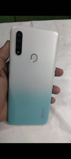 oppo a31 6.128 ma hn gilas bryak hn aur camera saaf nhi hn dono box hn