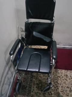 Wheel chair kamode wali
