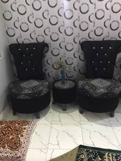 I am selling my bed drasing and 2 chairs with table
