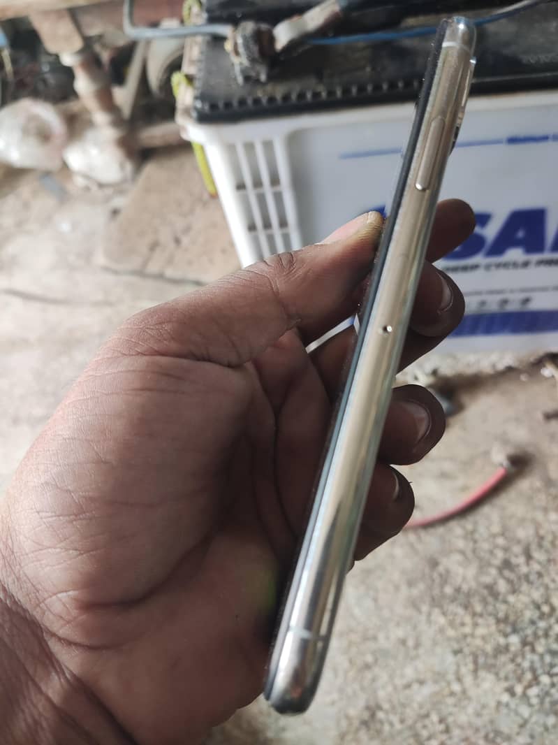 iPhone Xs 64Gb LL/A model exchange possible with iphone up model 7