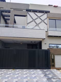 10 marla barnd new uper porshon for rent