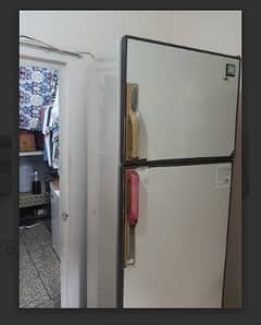 Medium Pel fridge in good condition 1 hand use
