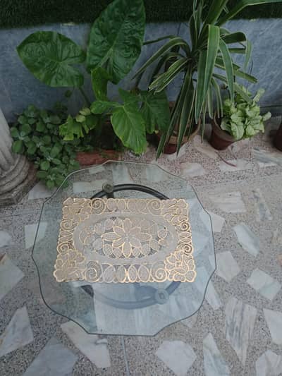 in a good condition mirror table