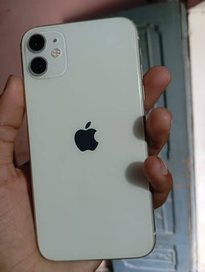 I phone 11 white colour 128 gb good condition battery change ha