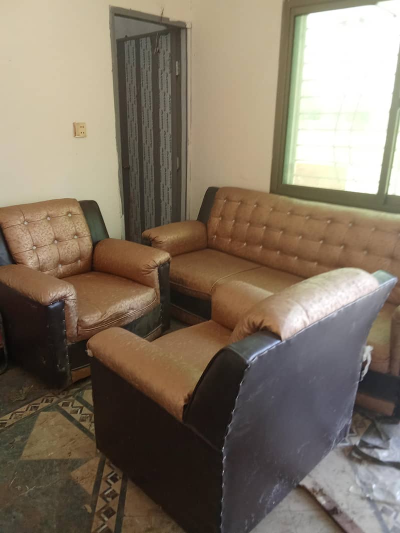 neat and clean less use sofa set 0