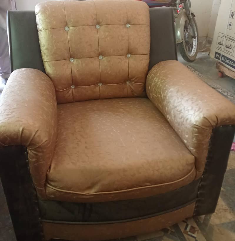 neat and clean less use sofa set 1