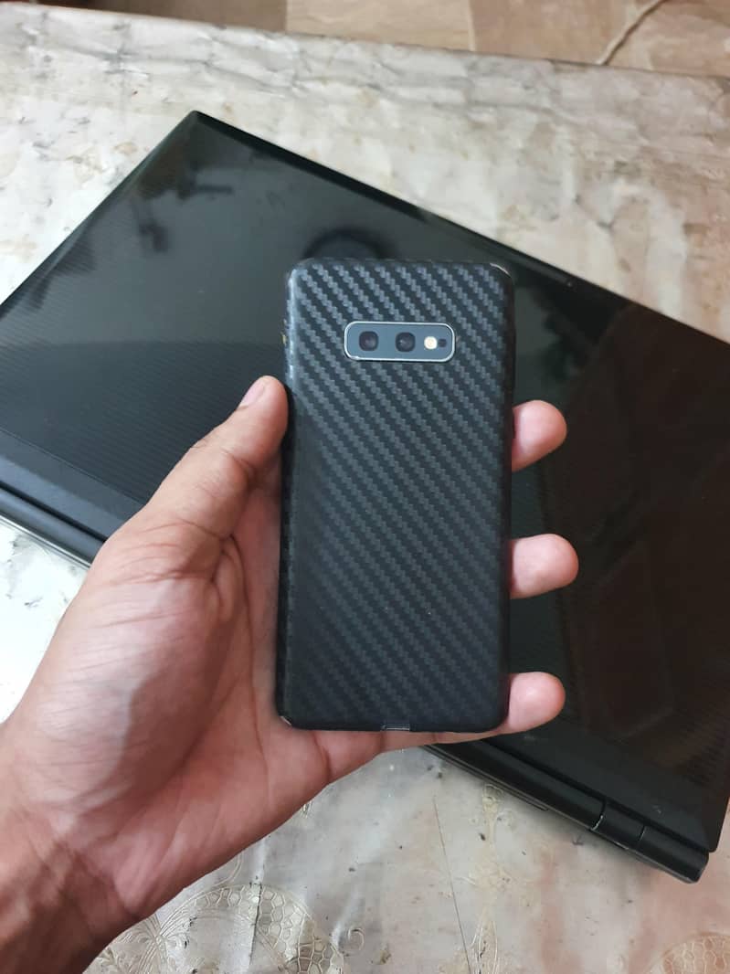 Samsung S10e 1