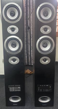 Speakers in good condition No bluetooth