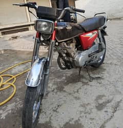 Honda 125 red