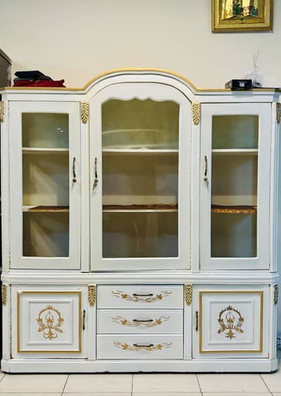 Miracle Interior showcase and wadrobe
