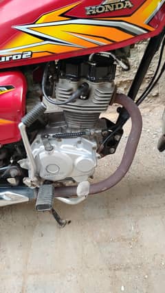Honda 125 2021 model ha Karachi number 10/10 condition ha 1st owner