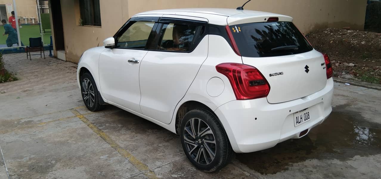 Golden Number Swift GLX CVT Push start Automatic 3