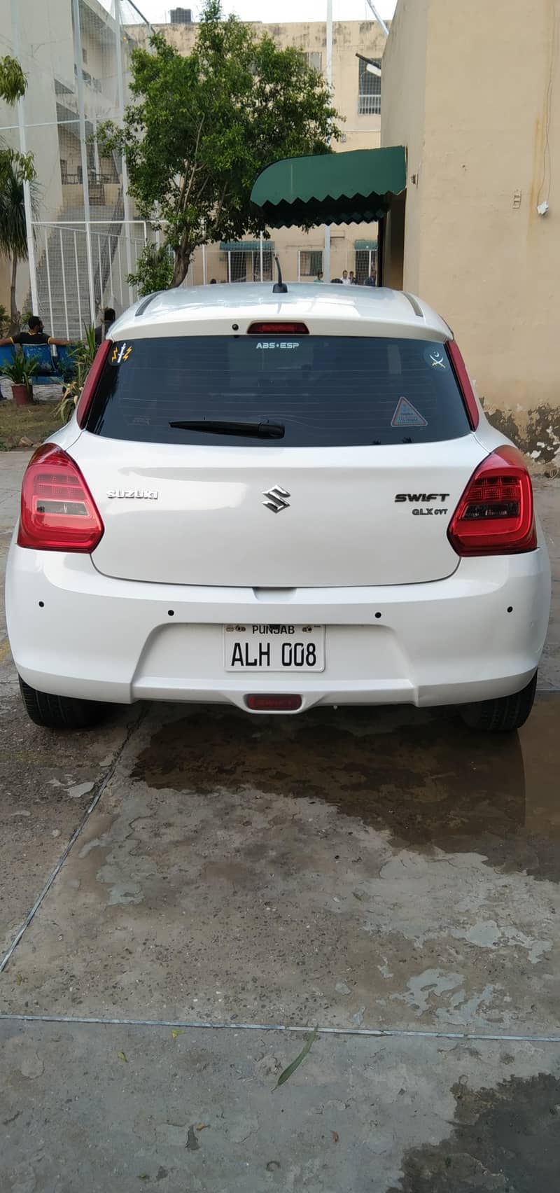Golden Number Swift GLX CVT Push start Automatic 4