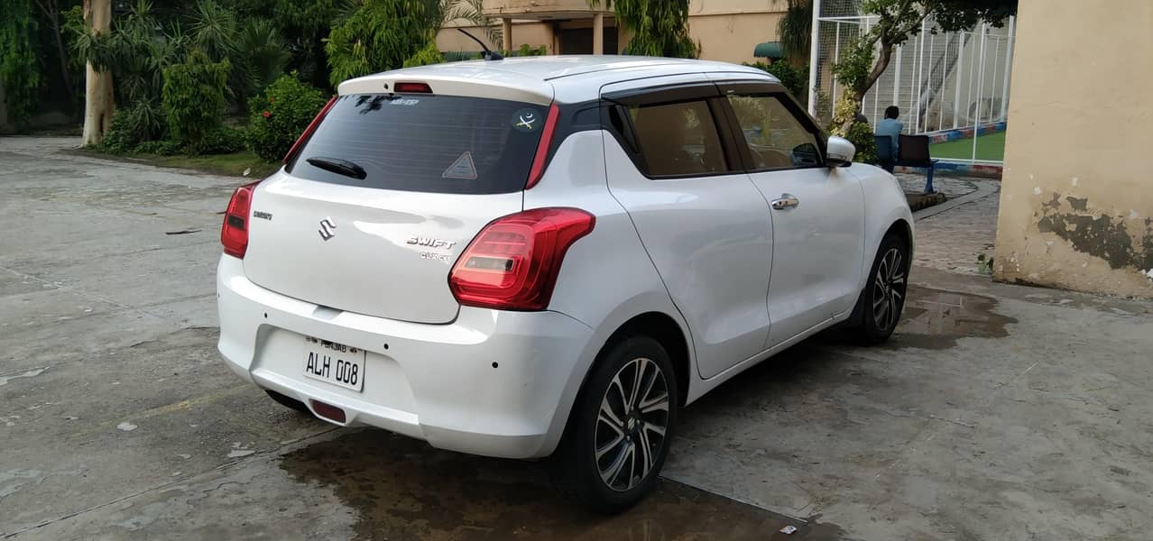 Golden Number Swift GLX CVT Push start Automatic 5