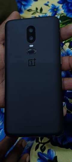 One Plus 6T. 8+128Gb . snapdragon. 845 processor.