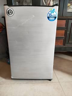 Mini room refrigerator