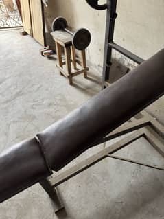 Bench press with rod/ plates