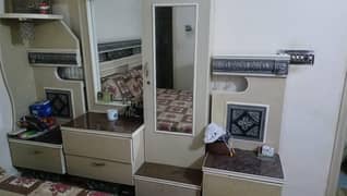 bed and dressing table 2 corner table for sale