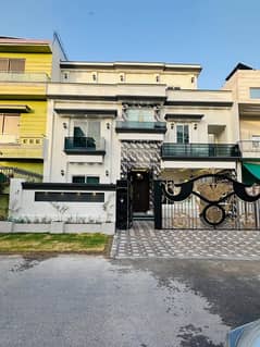 Ideal Prime Location 10 Marla House has landed on market in Citi Housing Society, Citi Housing Society