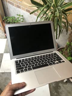 MacBook Air 2014 for Sale – Excellent Condition (Only Battery Issue)