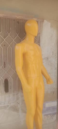 statue