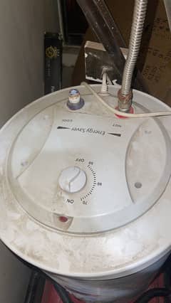 Electric gyser in good condition