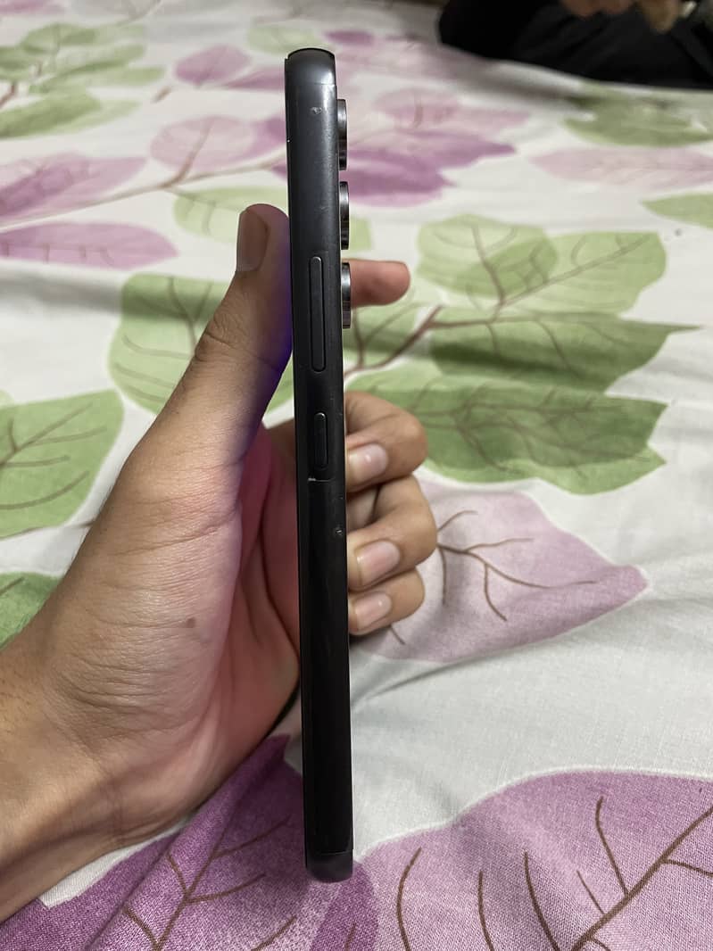 Phone is in new condition 10/10 non pta factory unlock with box 1