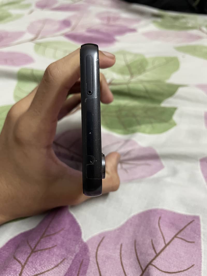 Phone is in new condition 10/10 non pta factory unlock with box 2