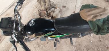 Honda 70 cb model hai  is number par rabbta kary 03490267959
