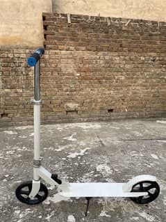 Foldable scooty