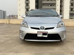 TOYOTA PRIUS S-LED
