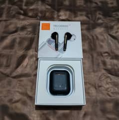 TWS Earbuds. j18